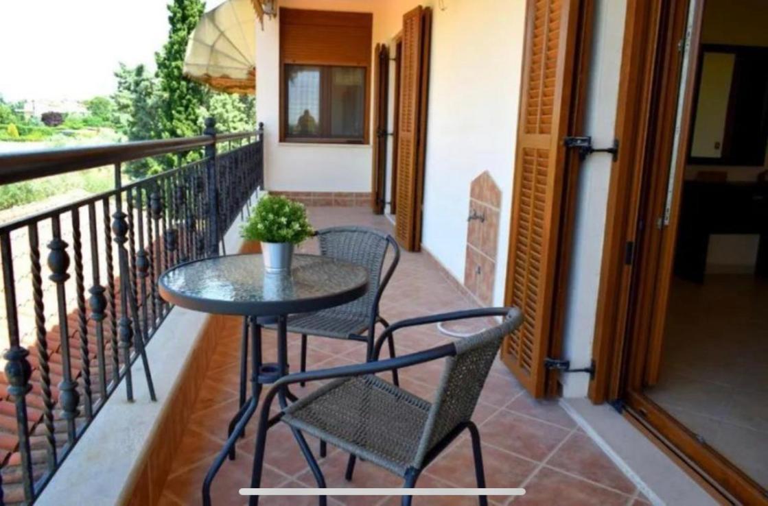 Luxury Appartment, Only 7 Minutes From Thessaloniki Airport And 15 Minutes From City Center ,For 8-23 People Also For Gatherings And Parties Neon Rysion 외부 사진
